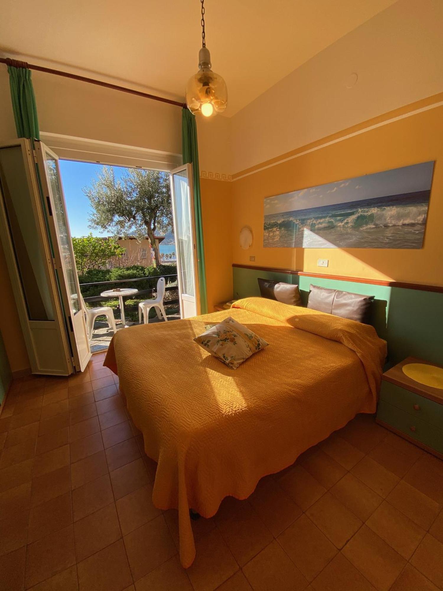 Albergo La Pineta Marina dʼMarina dʼAndora Стая снимка