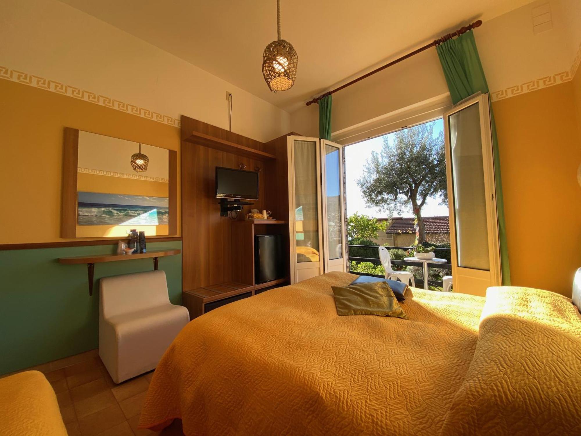 Albergo La Pineta Marina dʼMarina dʼAndora Стая снимка