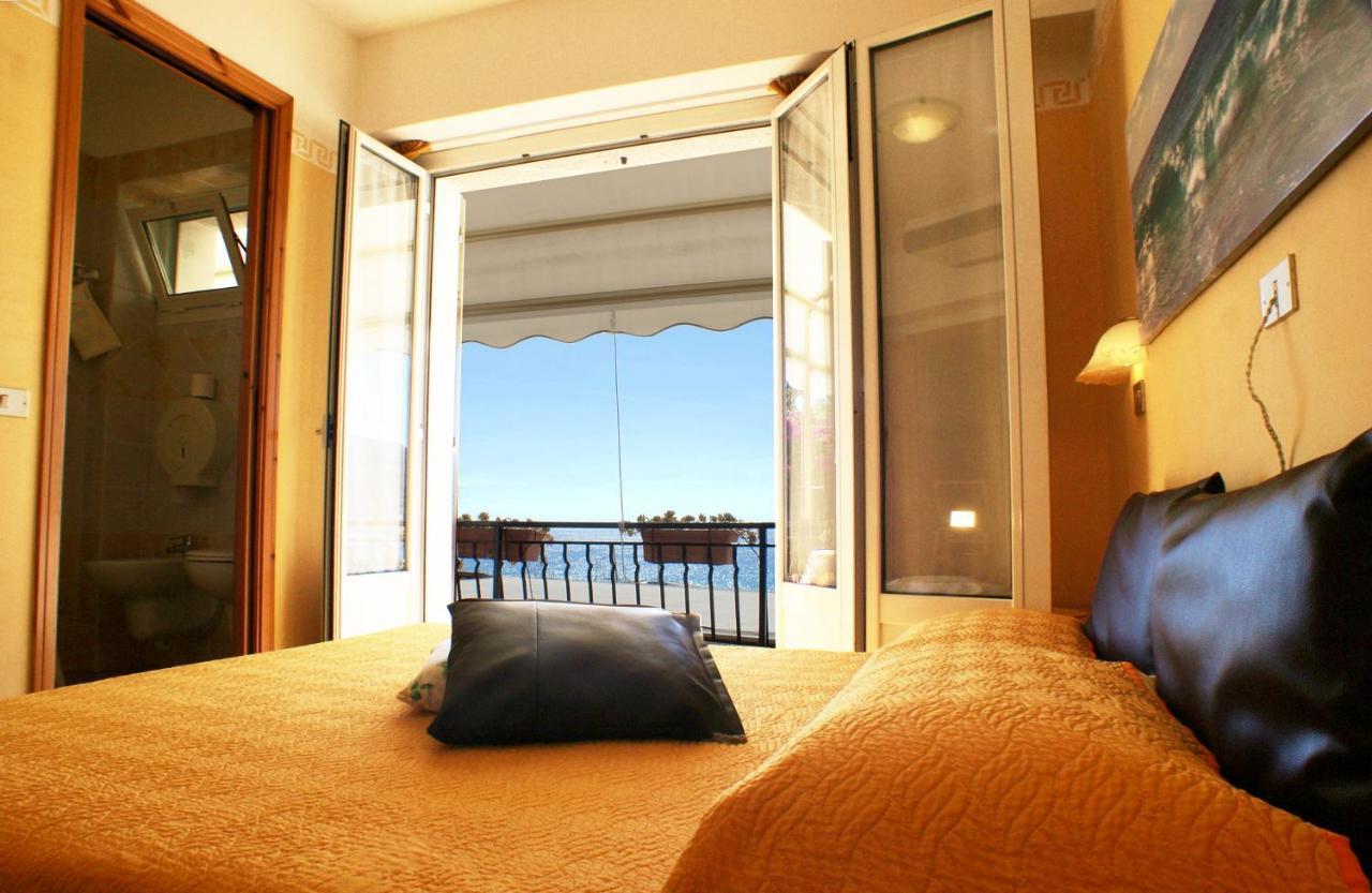 Albergo La Pineta Marina dʼMarina dʼAndora Екстериор снимка