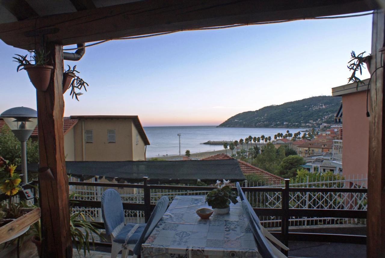 Albergo La Pineta Marina dʼMarina dʼAndora Екстериор снимка